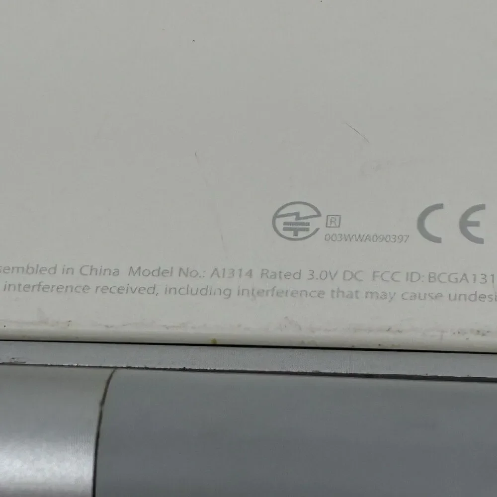 2x OEM APPLE A1314 Wireless Keyboards - BOTH FOR PARTS/REPAIR, AS IS